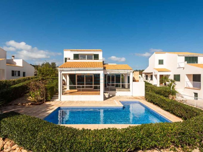 Villa for sale in Cala Moli, Menorca