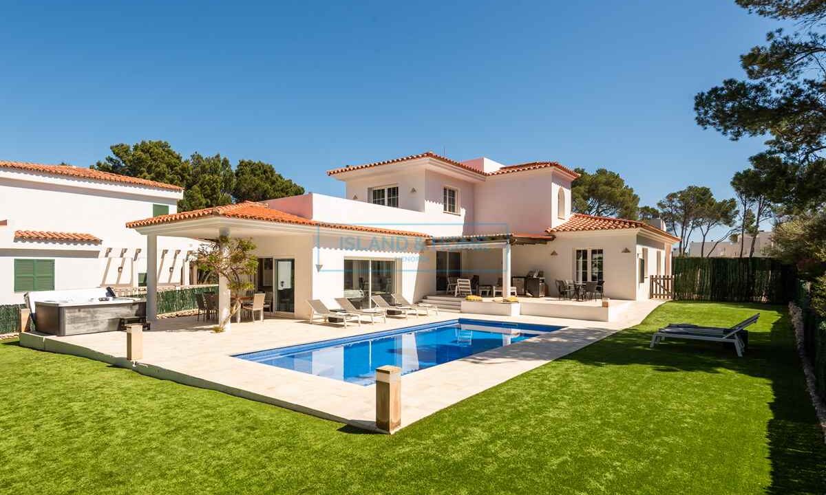 Villa for sale in Son Parc, Menorca