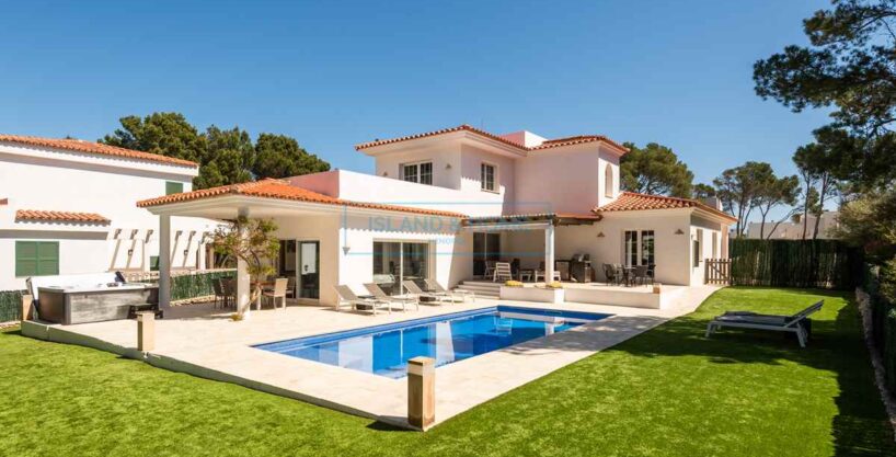 Villa for sale in Son Parc, Menorca