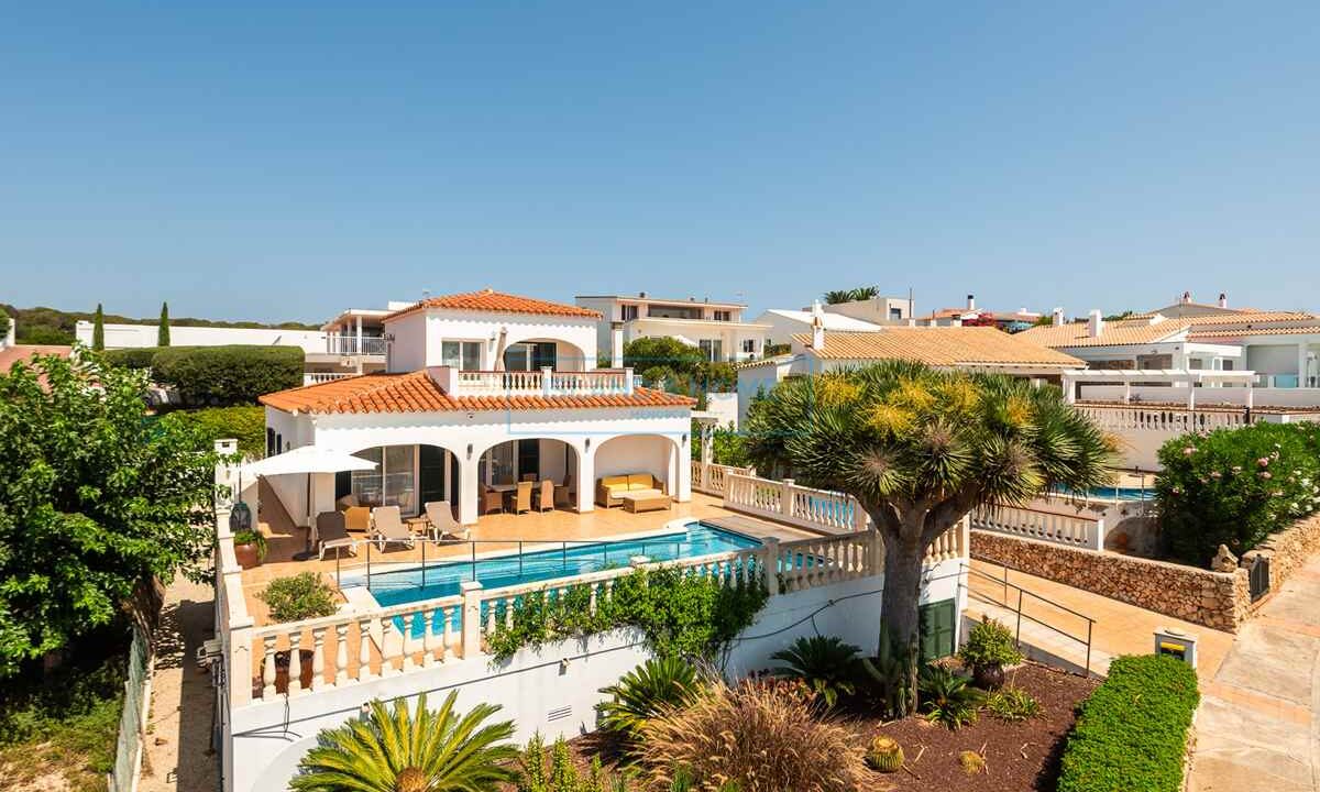 Villa for sale in Cala Llonga, Menorca